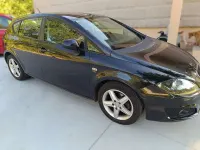 Usado Seat Leon Sport 125 CV (91 kW) 2010 Negro Utilitario