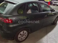 Usado Seat Ibiza Stella 75 CV (55 kW) 2003 Verde Utilitario
