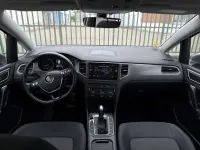 Usado VW Golf Sportsvan Advance 131 CV (96 kW) 2018 Gris Monovolumen