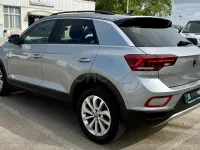 Usado VW T-Roc Life 110 CV (80 kW) 2024 Gris / plata SUV