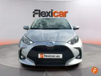 Usado Toyota Yaris Hybrid Active 116 CV (85 kW) 2025 Gris / plata Berlina