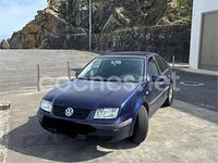 Usado VW Bora Conceptline 100 CV (73 kW) 2000 Azul Berlina