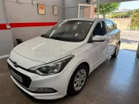 Usado Hyundai i20 100 CV (73 kW) 2017 Blanco Berlina