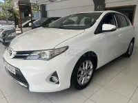 Usado Toyota Auris Active 132 CV (97 kW) 2015 Blanco Berlina