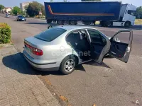 Usado Seat Toledo Sport 110 CV (80 kW) 1999 Gris / plata Berlina