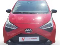 Usado Toyota Aygo X-clusiv 72 CV (52 kW) 2019 Rojo Utilitario