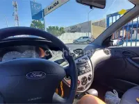 Usado Ford Focus Trend 100 CV (73 kW) 2004 Amarillo Berlina