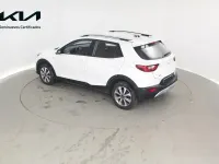 Usado Kia Stonic 100 CV (73 kW) 2024 Blanco SUV