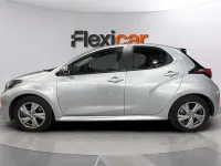Usado Toyota Yaris Hybrid Active 116 CV (85 kW) 2025 Gris Berlina