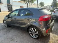 Usado Kia Rio 84 CV (61 kW) 2017 Gris / plata Berlina