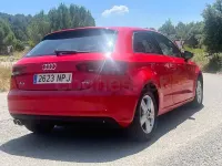 Usado Audi A3 Attraction 180 CV (132 kW) 2015 Rojo Berlina