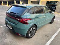 Usado Hyundai i20 100 CV (73 kW) 2022 Verde Utilitario