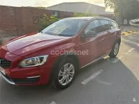 Usado Volvo V60 CC 150 CV (110 kW) 2017 Rojo Familiar