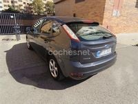 Usado Ford Focus Titanium 115 CV (84 kW) 2009 Gris / plata Berlina