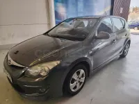Usado Hyundai i30 Classic 90 HP (66 kW) 2011 Cinzento Sedan