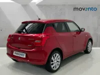 Usado Suzuki Swift 83 CV (61 kW) 2022 Rojo Utilitario