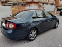 Usado VW Jetta Highline 122 CV (89 kW) 2009 Azul Berlina