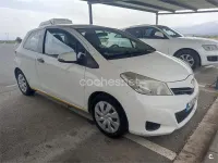 Usado Toyota Yaris Live 90 CV (66 kW) 2012 Blanco Utilitario