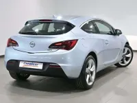 Usado Opel Astra GTC Sportive 136 CV (100 kW) 2016 Gris Utilitario