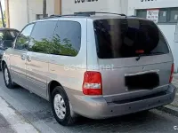 Usado Kia Carnival 185 CV (136 kW) 2006 Beige Monovolumen