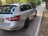 Usado Skoda Superb Ambition 150 CV (110 kW) 2022 Gris / plata Familiar