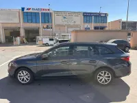 Usado Seat Leon Style 115 CV (84 kW) 2023 Gris / plata Familiar