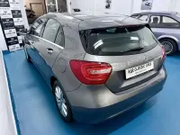 Usado Mercedes A180 Style 109 CV (80 kW) 2014 Gris Utilitario