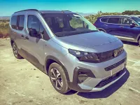 Usado Peugeot Rifter Allure 130 CV (95 kW) 2025 Gris / plata Monovolumen