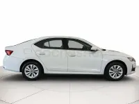 Usado Skoda Octavia Selection 150 CV (110 kW) 2025 Blanco Berlina