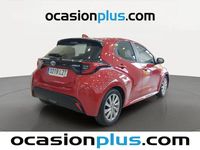 Usado Toyota Yaris Hybrid Active 116 CV (85 kW) 2022 Rojo