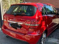 Usado Mercedes B180 109 CV (80 kW) 2011 Rojo Monovolumen
