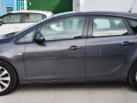 Usado Opel Astra Sport 110 CV (80 kW) 2010 Gris / plata Berlina