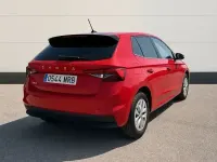 Usado Skoda Fabia Selection 95 CV (69 kW) 2024 Rojo Utilitario