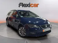 Usado Seat Leon ST Style 130 CV (95 kW) 2019 Azul Familiar