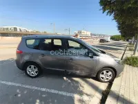 Usado Renault Scénic 115 CV (84 kW) 2015 Gris / plata Monovolumen