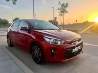 Usado Kia Rio 101 CV (74 kW) 2017 Rojo Berlina