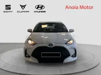 Usado Toyota Yaris Hybrid Active 116 CV (85 kW) 2022 Blanco Berlina