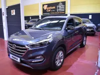 Usado Hyundai Tucson GO! 131 CV (96 kW) 2018 Gris / plata SUV