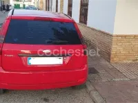 Usado Ford Fiesta Trend 100 CV (73 kW) 2004 Rojo Utilitario