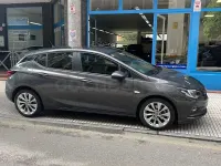 Usado Opel Astra Selective 110 CV (80 kW) 2016 Gris / plata Berlina