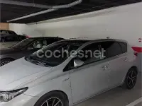 Usado Toyota Auris Hybrid Edition 136 CV (100 kW) 2018 Gris / plata Berlina