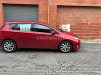 Usado Toyota Auris Active 90 CV (66 kW) 2014 Rojo Berlina