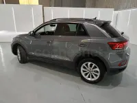 Usado VW T-Roc Life 150 CV (110 kW) 2023 Gris / plata SUV