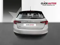 Usado Skoda Fabia Essence 80 CV (58 kW) 2025 Gris / plata Utilitario