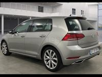 Usado VW Golf VII Advance 150 CV (110 kW) 2018 Gris / plata Berlina