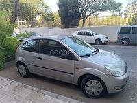 Usado Ford Fiesta 80 CV (58 kW) 2005 Gris / plata Coupe