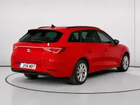 Usado Seat Leon Style 150 CV (110 kW) 2022 Rojo Familiar