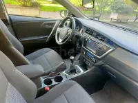 Używany Toyota Auris Active 132 KM (97 kW) 2014 Beżowy Sedan/Limuzyna