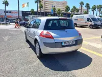 Usado Renault Mégane II Dynamique 111 CV (81 kW) 2008 Plateado Berlina