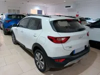 Usado Kia Stonic 101 CV (74 kW) 2024 Blanco SUV
